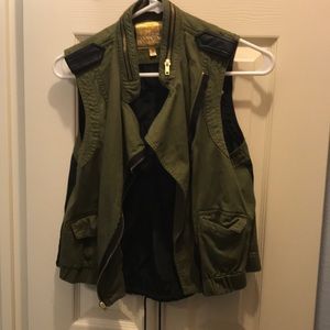 Sleeveless vest